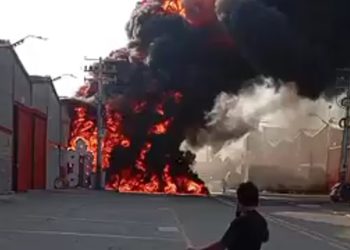 VIDEOS: Incendio de gran magnitud afecta bodegas del centro logístico Stock Caribe