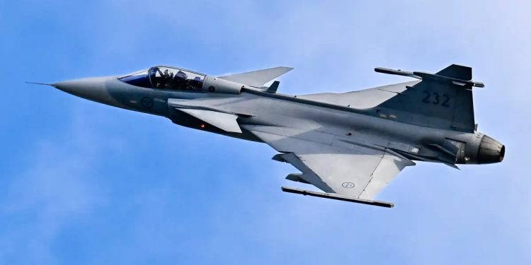 Contraloría concluye que compra de aviones Gripen a Saab fue la opción más conveniente para el Estado