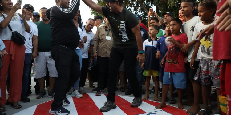 Residentes de Las Malvinas vuelven a sonreír: alcalde Char entrega 400 metros lineales de vías recuperadas