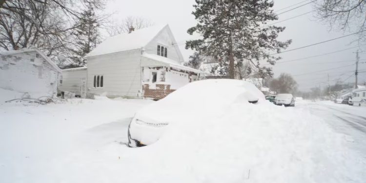 Tormenta invernal deja cerca de 800.000 usuarios sin energía en Estados Unidos