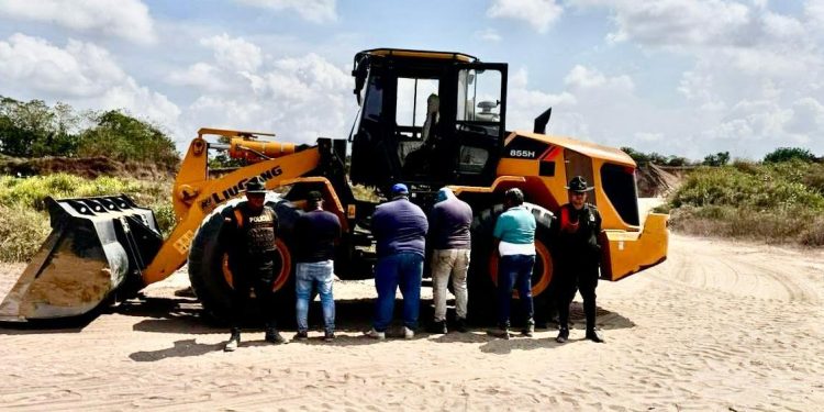 Autoridades desmantelan actividad de minería ilegal en Santo Tomás: cuatro capturados y millonaria incautación