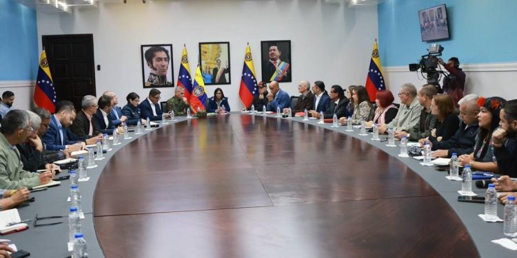 Venezuela crea comisión para gestionar liberación de Nicolás Maduro