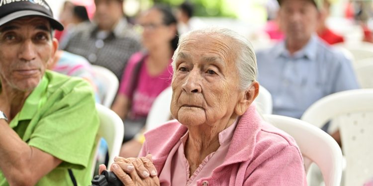 Último llamado: adultos mayores tienen hasta el 12 de enero para reclamar el bono pensional de $230.000