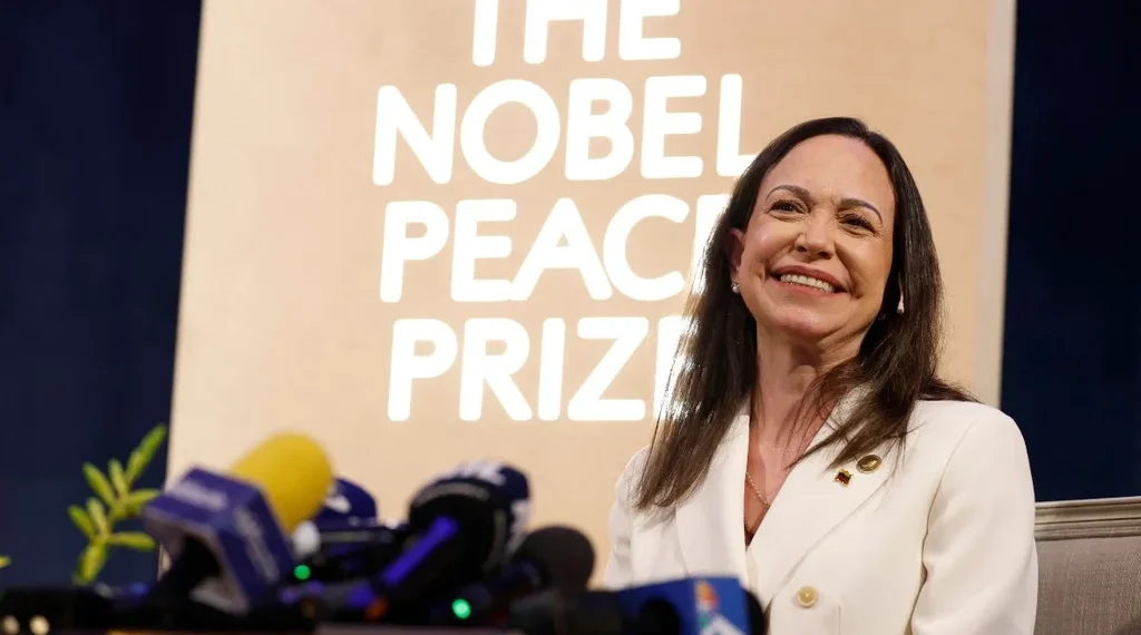 María Corina Machado promete regresar a Venezuela y arremete contra Delcy Rodríguez tras la captura de Maduro