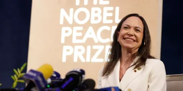 María Corina Machado promete regresar a Venezuela y arremete contra Delcy Rodríguez tras la captura de Maduro