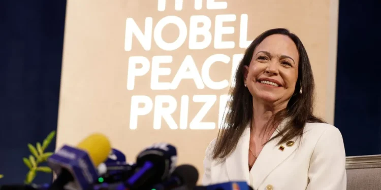 María Corina Machado promete regresar a Venezuela y arremete contra Delcy Rodríguez tras la captura de Maduro