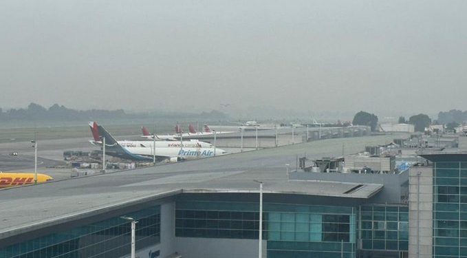 Clima provoca demoras en vuelos del Aeropuerto El Dorado desde la madrugada