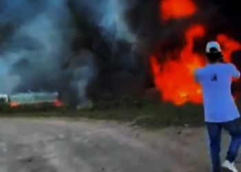 Incendian dos vehículos con combustible en límites de Cesar y Norte de Santander