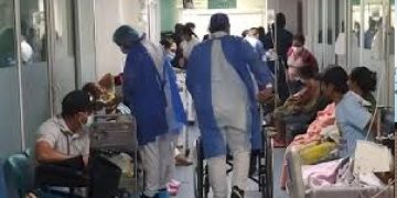 Exministros advierten sobre la grave crisis financiera del sistema de salud en Colombia