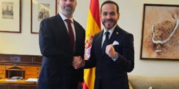 Abelardo De la Espriella se reúne en Madrid con Santiago Abascal y se suma a alianza internacional de la derecha