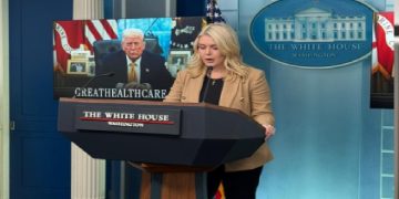 María Corina Machado se reúne con Trump y entrega medalla de reconocimiento