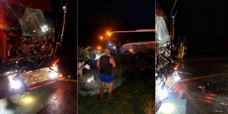 Choque frontal entre bus y camión se registró en el kilómetro 33, sector Tasajera