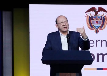 Gobierno cita a gobernadores para explicar aumento del impuesto a licores por Emergencia Económica