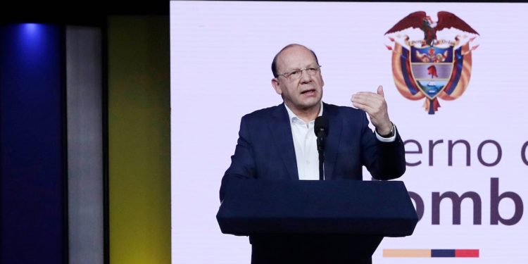 Gobierno cita a gobernadores para explicar aumento del impuesto a licores por Emergencia Económica