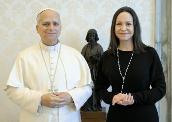 Primeras imágenes del encuentro entre el Papa León XIV y María Corina Machado en el Vaticano
