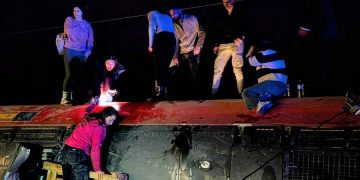 Al menos 21 muertos y decenas de heridos en descarrilamiento de trenes en Córdoba, España