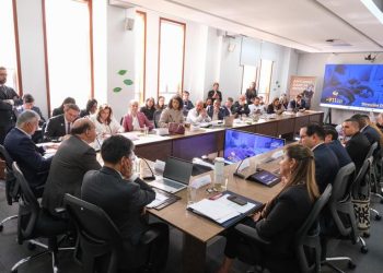 Gobernadores acudirán a la Corte Constitucional y reclaman diálogo real al Gobierno por decreto tributario