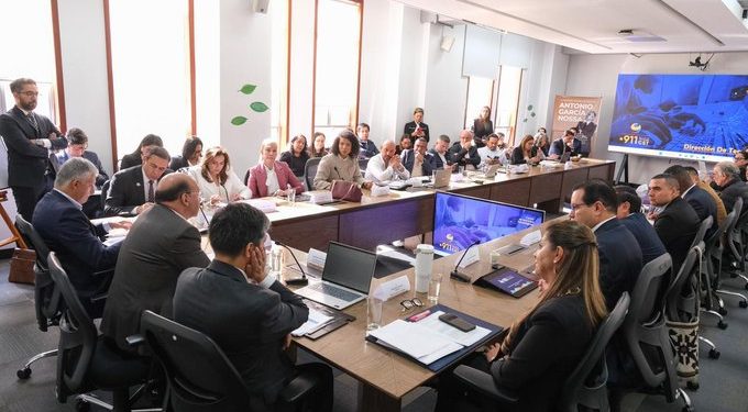 Gobernadores acudirán a la Corte Constitucional y reclaman diálogo real al Gobierno por decreto tributario