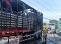 Incendio de tráiler de tractomula genera emergencia en la calle 30, vía al aeropuerto