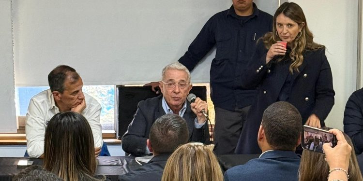 Dirigencia del partido Centro Democrático se reúne en Bogotá para discutir propuesta programática