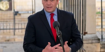 Juan Carlos Pinzón rechaza encuesta de AtlasIntel y denuncia exclusión “inaceptable” de la medición presidencial