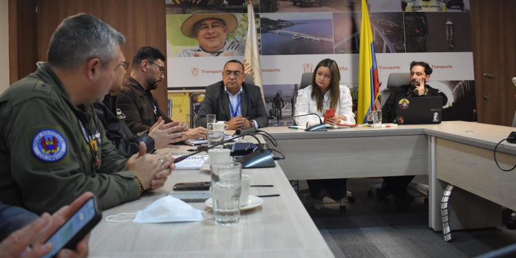 Gobierno envía comisión para apoyar a familiares de víctimas de accidente aéreo