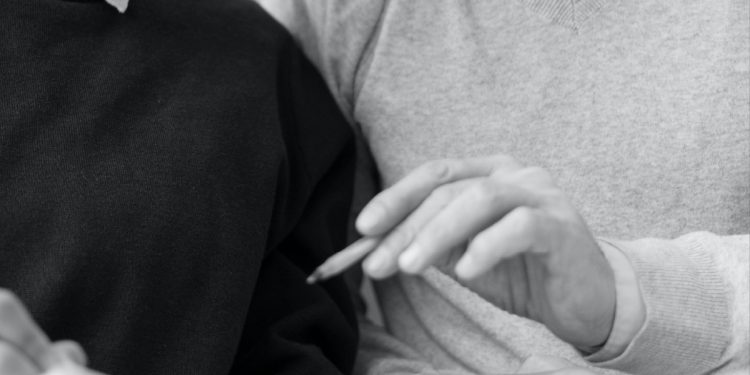 Cargos a docente por presunto abuso sexual con menor de edad