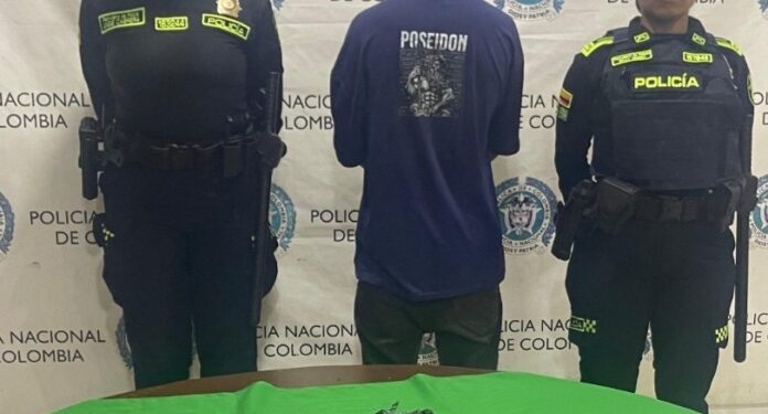 Adolescente armado fue aprehendido por la Policía en el barrio Villa Rica