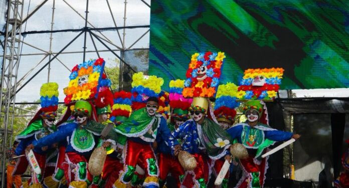 Más de 30 grupos folclóricos del Carnaval de Barranquilla izarán su bandera este puente festivo