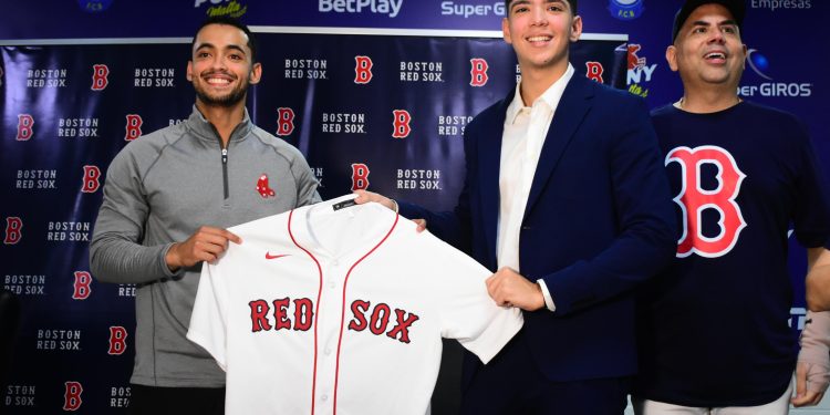 Barranquilla celebra un nuevo sueño en Grandes Ligas: Harry Canedo firma con los Medias Rojas de Boston