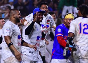 ¡Dramático final! Carlos Arroyo deja en el campo a Tigres y da la ventaja a Caimanes en el playoff