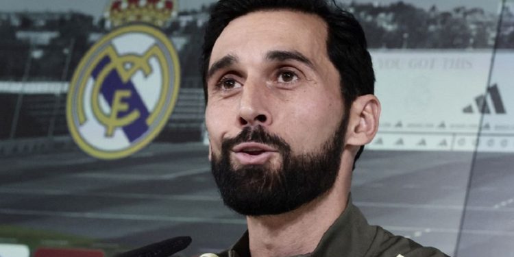 Arbeloa toma las riendas del Real Madrid y marca distancia: “Tengo influencia de Mourinho, pero seré yo”