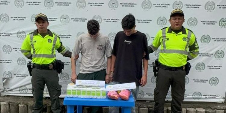 Golpe al narcotráfico en vías de Bolívar: incautan 2,5 kilos de base de coca y 20 frascos de ketamina ocultos en maletas