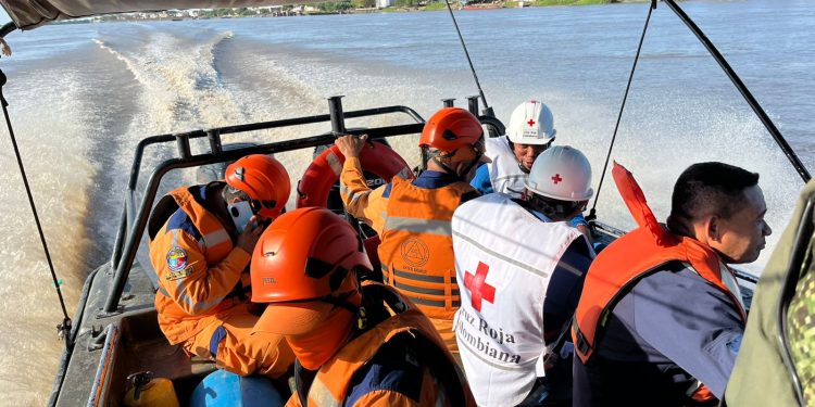 Armada de Colombia intensifica búsqueda de adulto mayor desaparecido en el río Magdalena