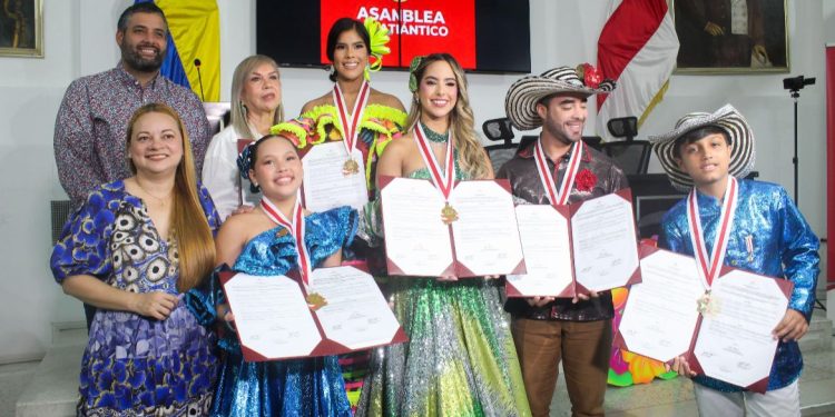 Asamblea del Atlántico condecoró a la embajadora del Carnaval del Atlántico 2026, Stefanny Martínez