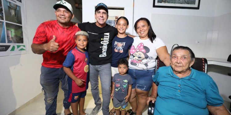 Alcalde Char lleva el programa de Mejoramiento de Vivienda a Santo Domingo de Guzmán y California