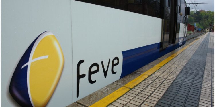 Choque de tren contra grúa en Cartagena deja varios heridos