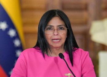Delcy Rodríguez, vicepresidenta de Venezuela, sigue sancionada por la UE por violaciones a la democracia y derechos humanos