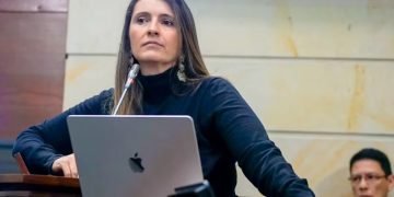 Fondo oscuro de MinIgualdad habría contratado a 3.300 personas sin licitación, denuncia Paloma Valencia