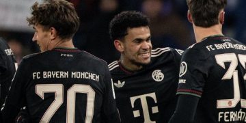 Luis Díaz se roba el show en el Bayern: dos asistencias y goleada 5–0 al Salzburgo
