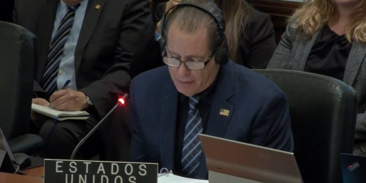 EE. UU. niega invasión a Venezuela ante la OEA, pero es interrumpido por acusaciones de “operación por petróleo”