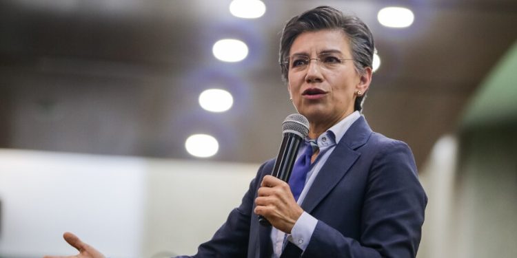 Claudia López responde a Juan Fernando Cristo y llama a un frente común por la Constitución y la democracia