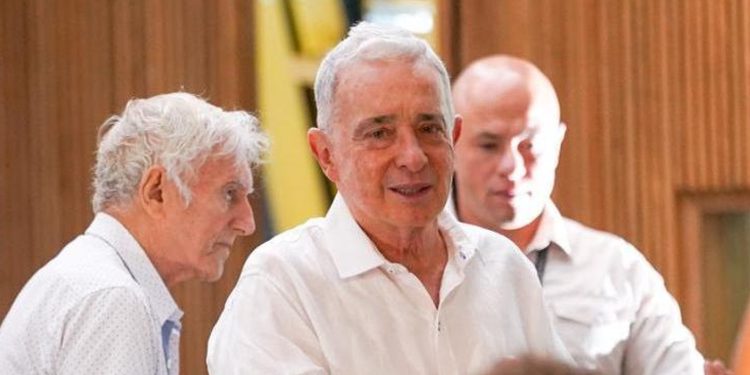 Uribe: “De nada sirve sacar a Maduro si no cae todo el régimen chavista”