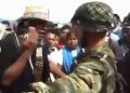 Reevelan video de Alfredo Acosta, nuevo ministro de Igualdad, sacando por la fuerza a un soldado en Toribío