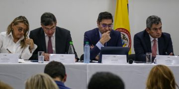Alejandro Sánchez, del Centro Democrático, y Manuel Antonio Avella, del Partido Liberal, los conjueces del CNE que definirán inscripción de Iván Cepeda en consulta de la izquierda