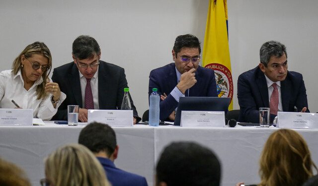 Alejandro Sánchez, del Centro Democrático, y Manuel Antonio Avella, del Partido Liberal, los conjueces del CNE que definirán inscripción de Iván Cepeda en consulta de la izquierda
