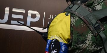 JEP imputó a 22 exjefes de las Farc-EP por secuestros y tratos crueles durante el cautiverio