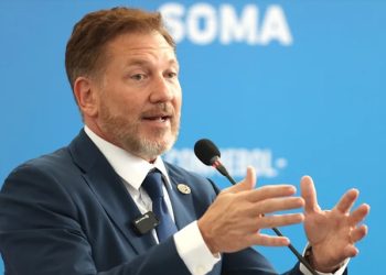 Presidente de la Conmebol defiende como “justo” el número de cupos de Sudamérica para el Mundial 2026