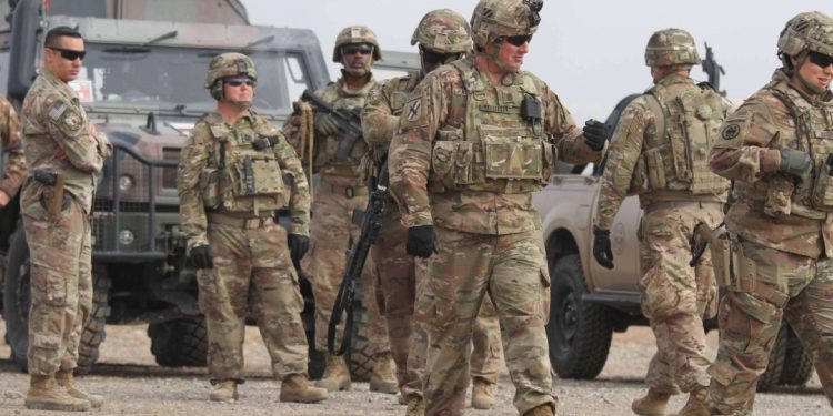 Salida de estadounidenses desde el Aeropuerto Internacional de Bagdad