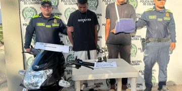 Revolver en mano y actitud sospechosa: dos capturados en el Malecón del barrio Centro de Magangué